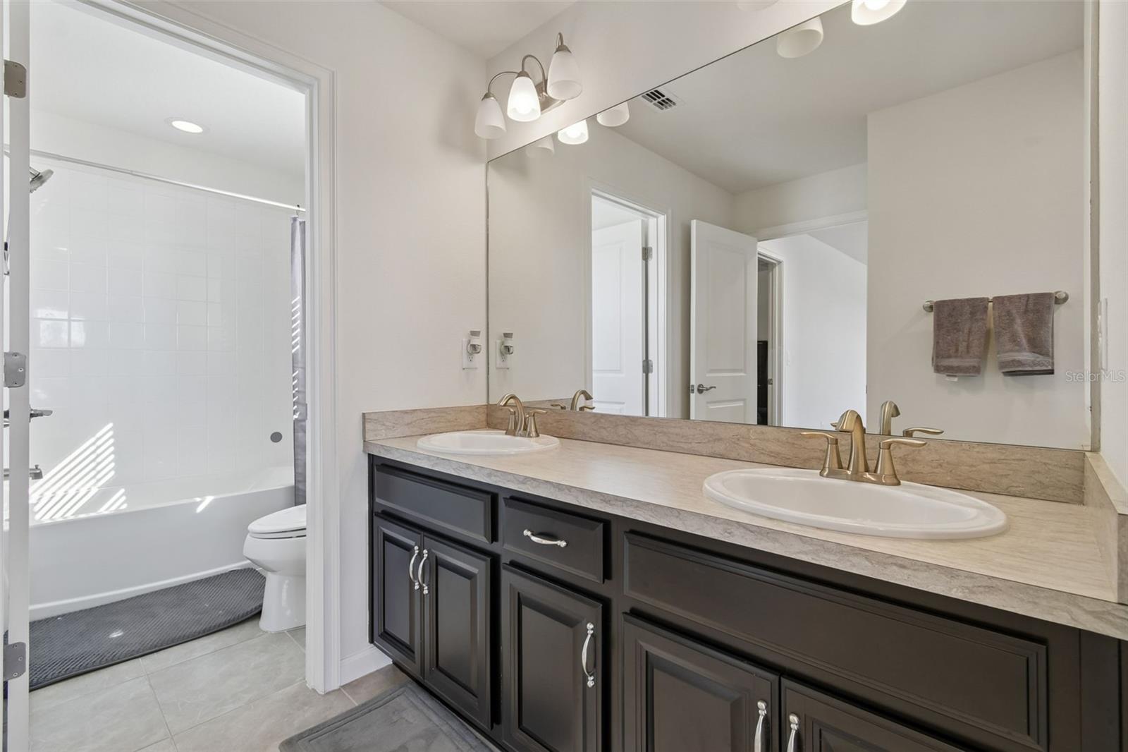 Image 37 of 82 For 2604 Valley Sunset Lane