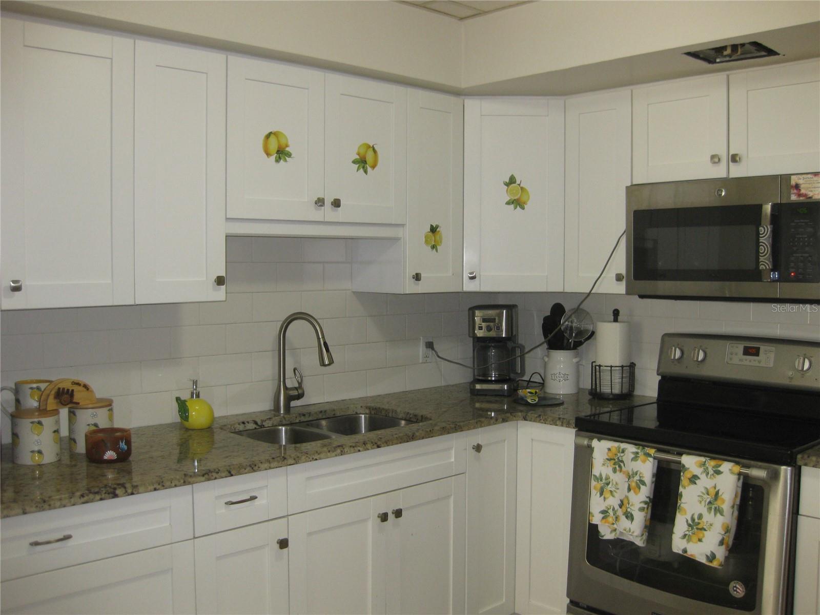 Image 5 of 15 For 5860 43rd Terrace N 1518