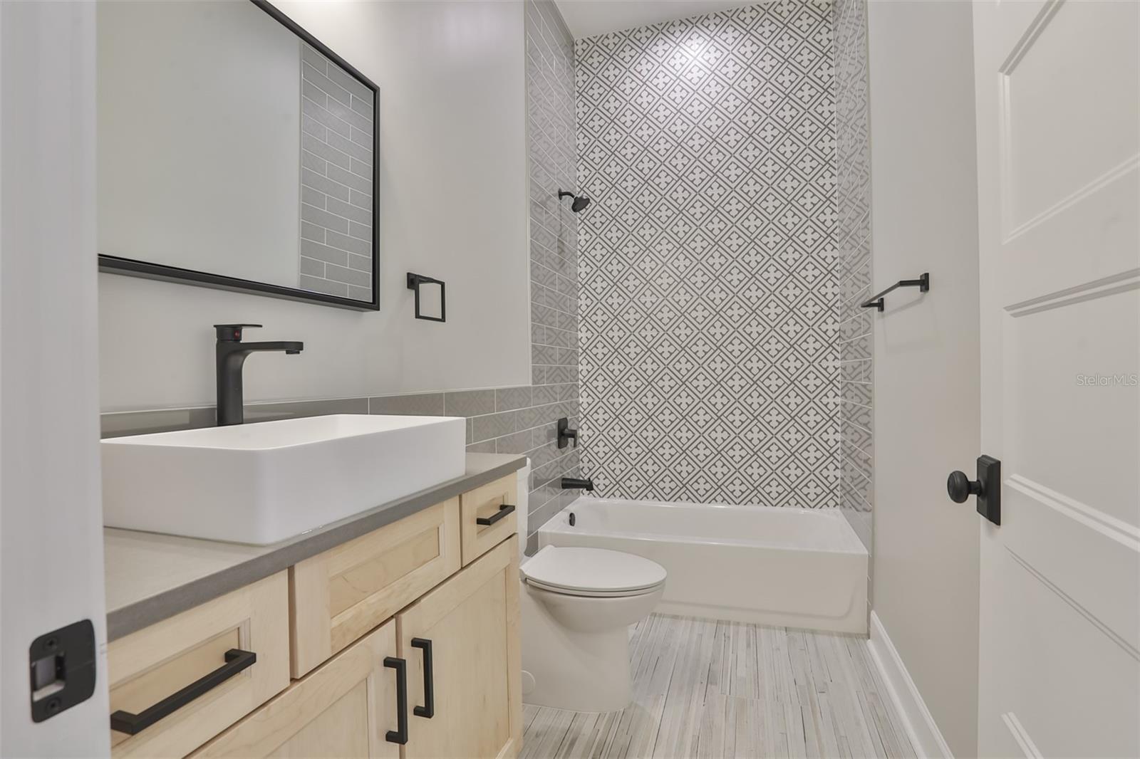 Image 25 of 40 For 6214 Main Avenue