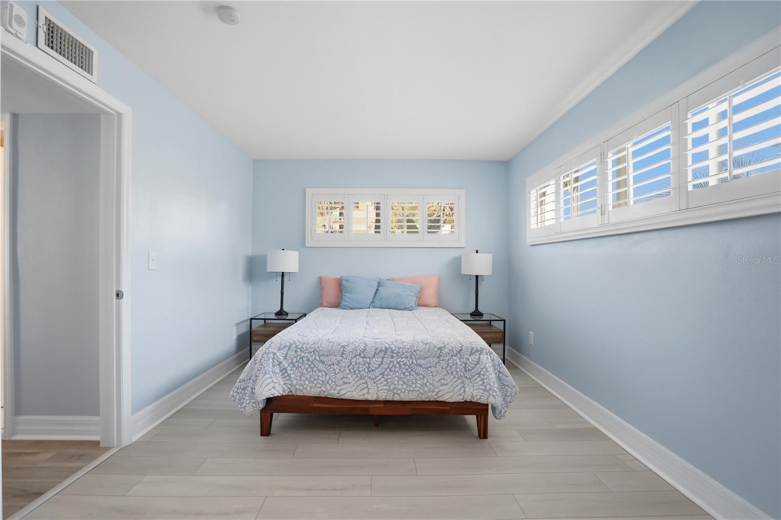 Image 13 of 38 For 2566 Gary Circle 6