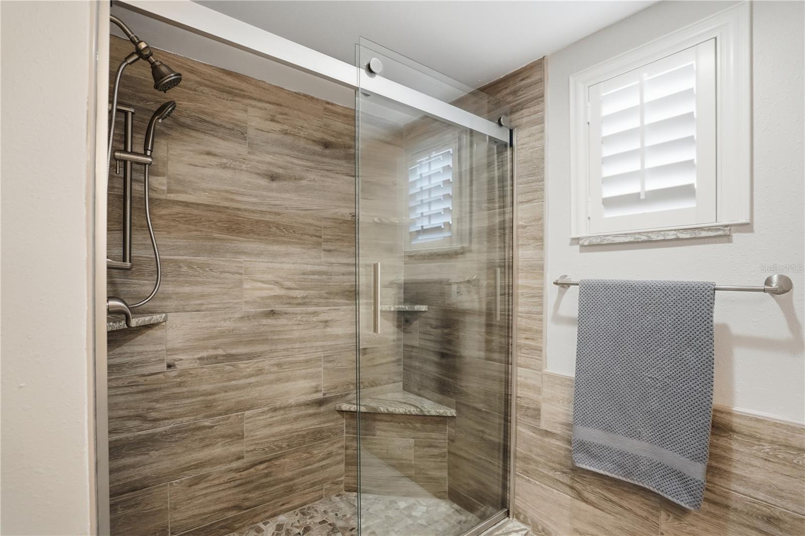 Image 16 of 38 For 2566 Gary Circle 6