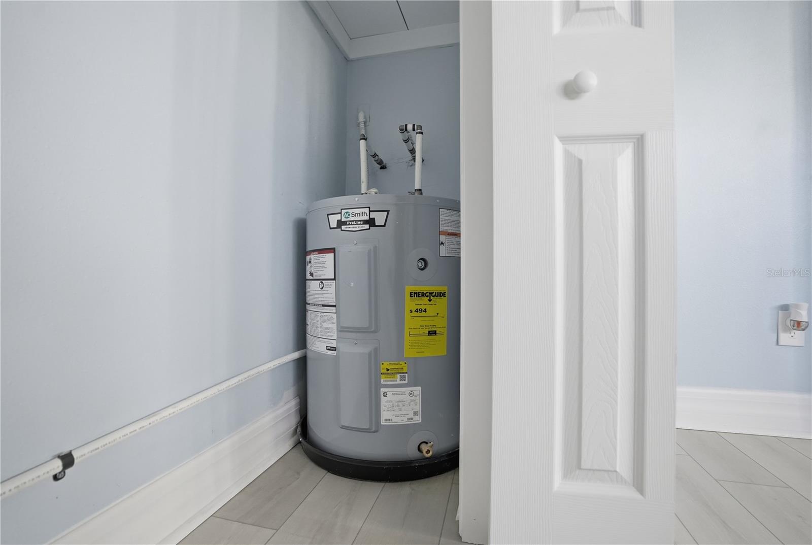 Image 17 of 38 For 2566 Gary Circle 6