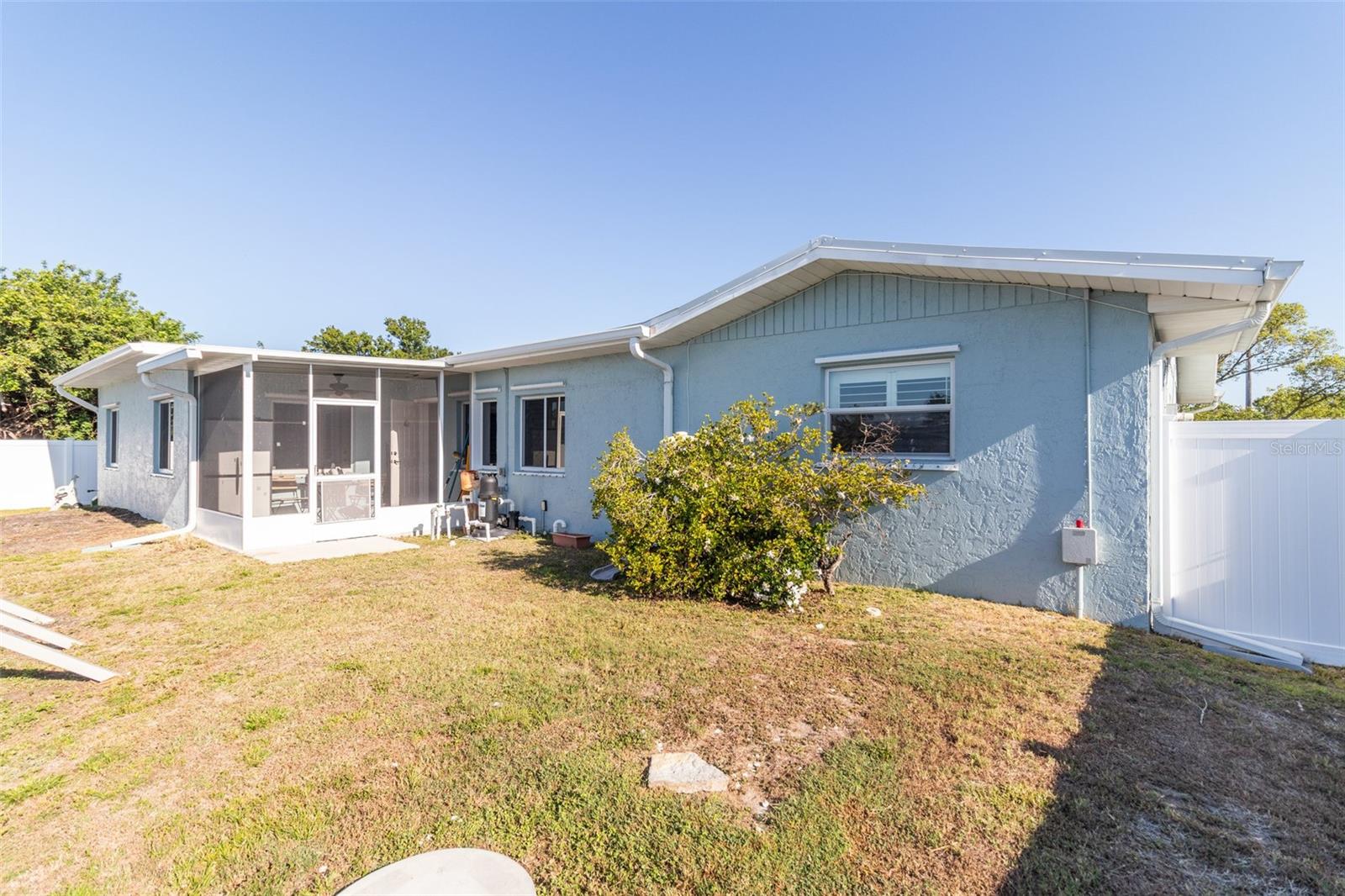 Image 27 of 29 For 22465 Lewiston Avenue