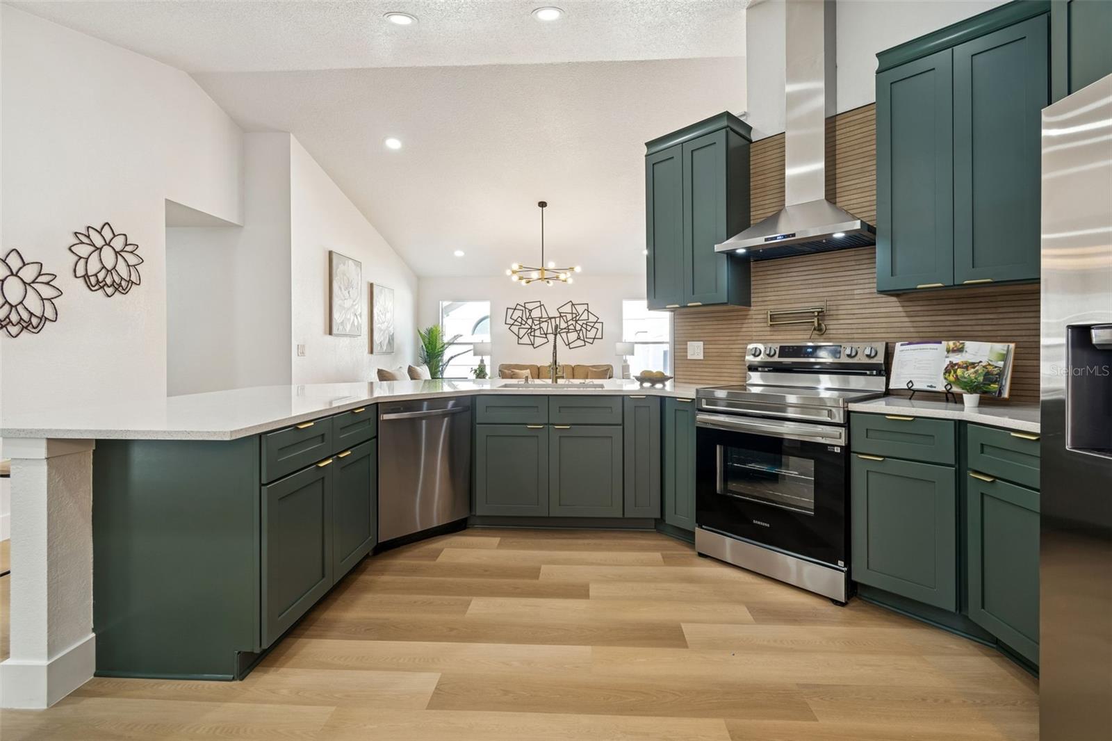 Image 10 of 98 For 8443 Ridgebrook Circle