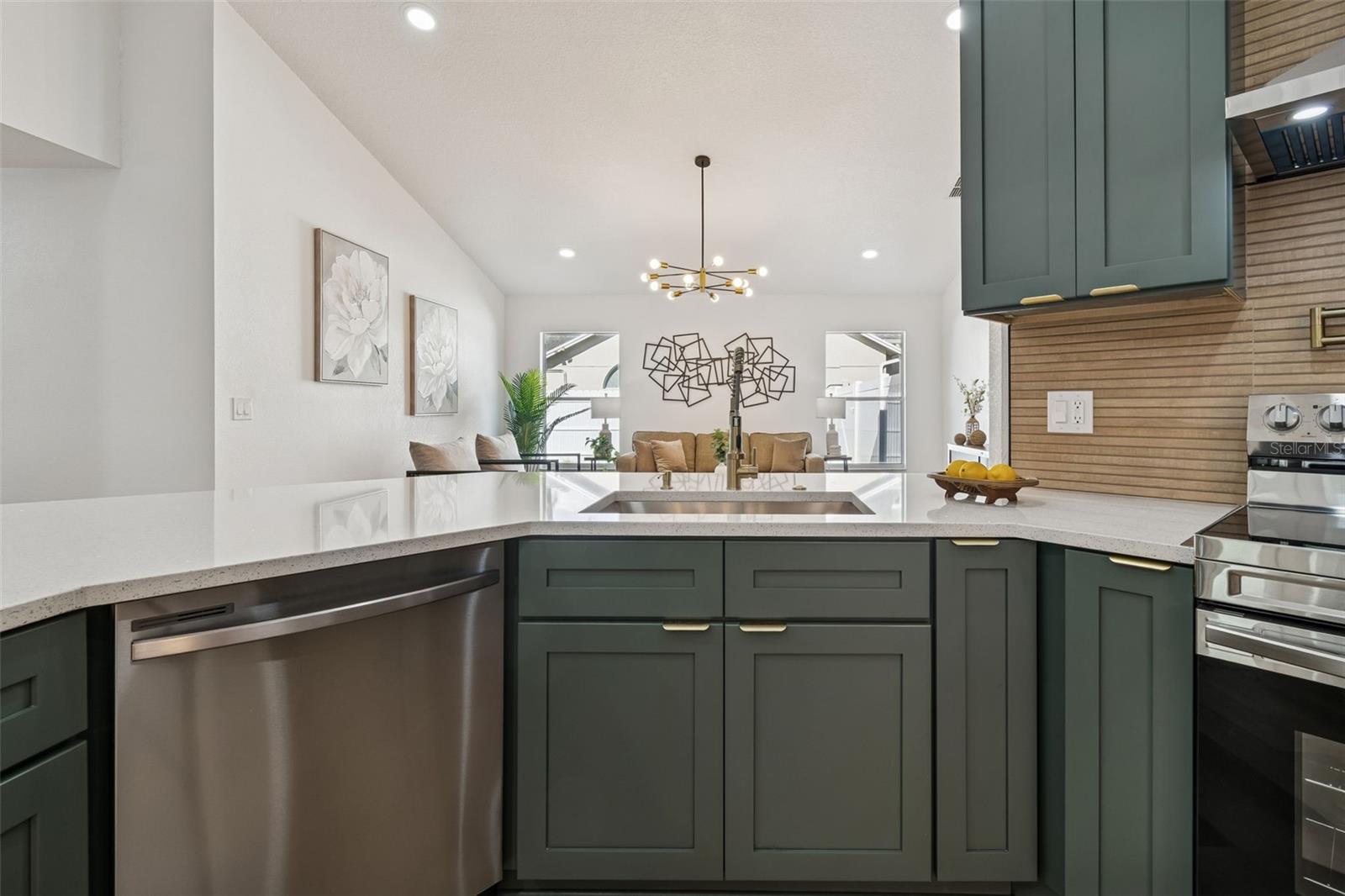 Image 13 of 98 For 8443 Ridgebrook Circle