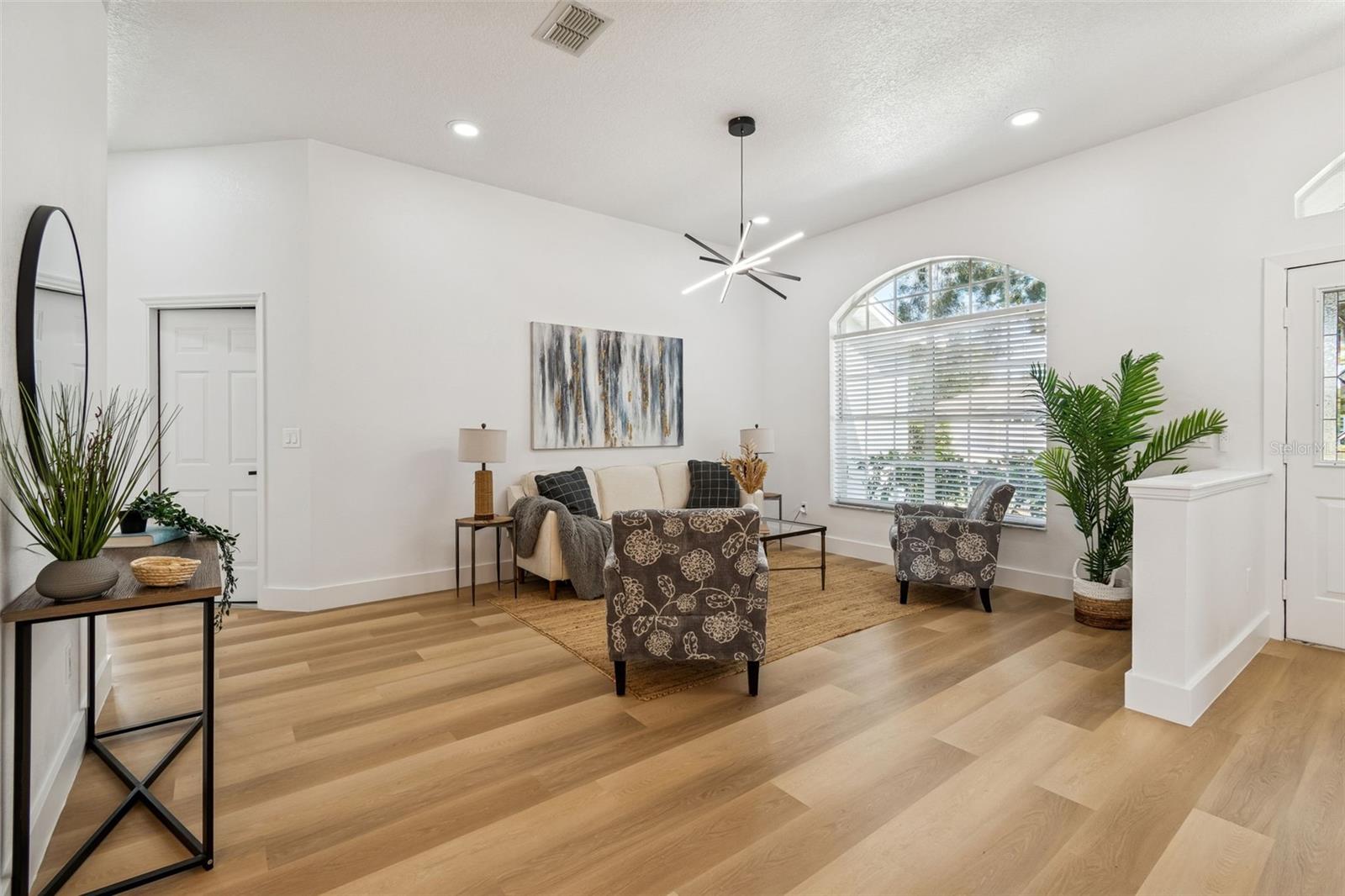 Image 20 of 98 For 8443 Ridgebrook Circle