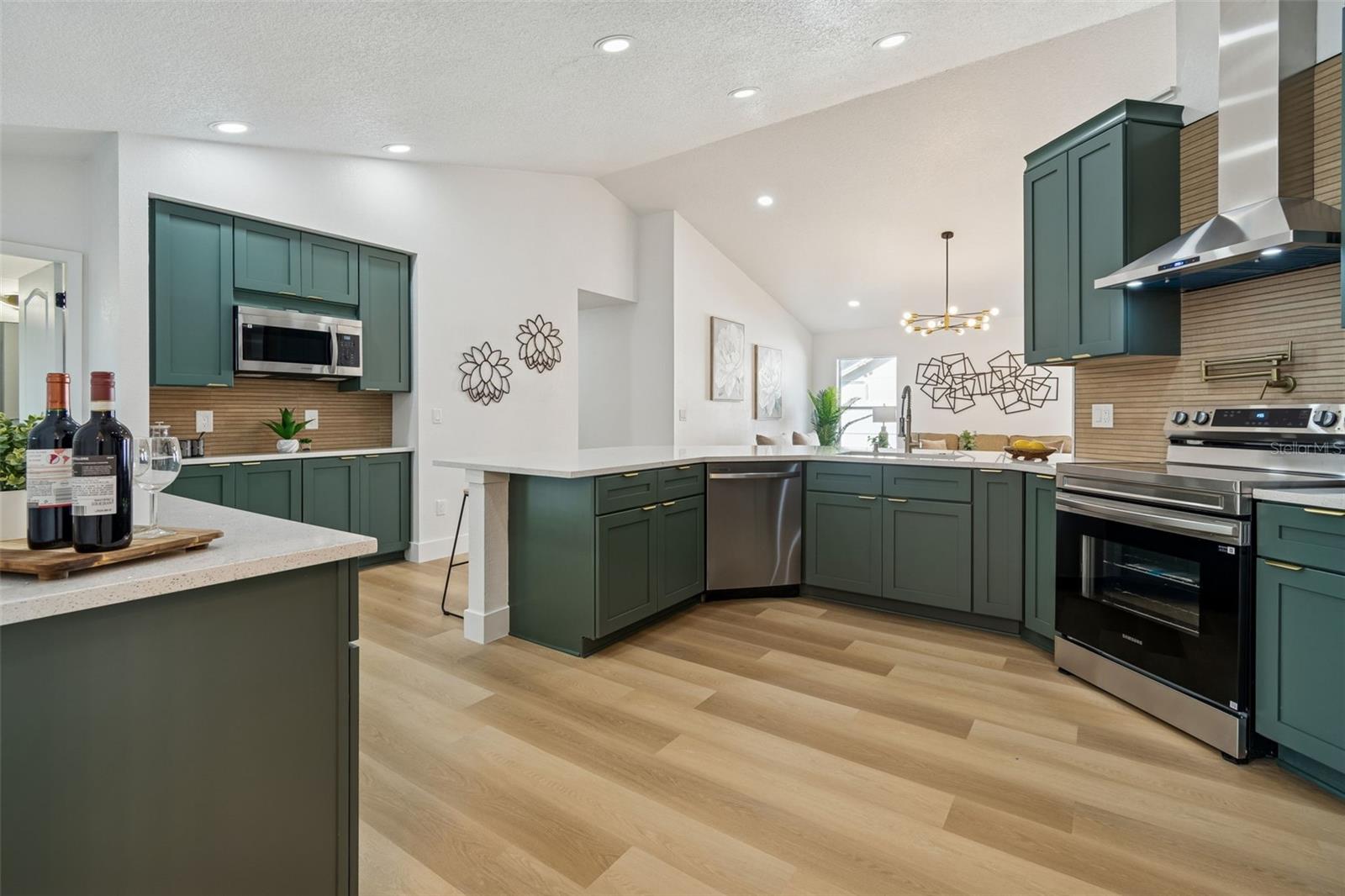 Image 27 of 98 For 8443 Ridgebrook Circle