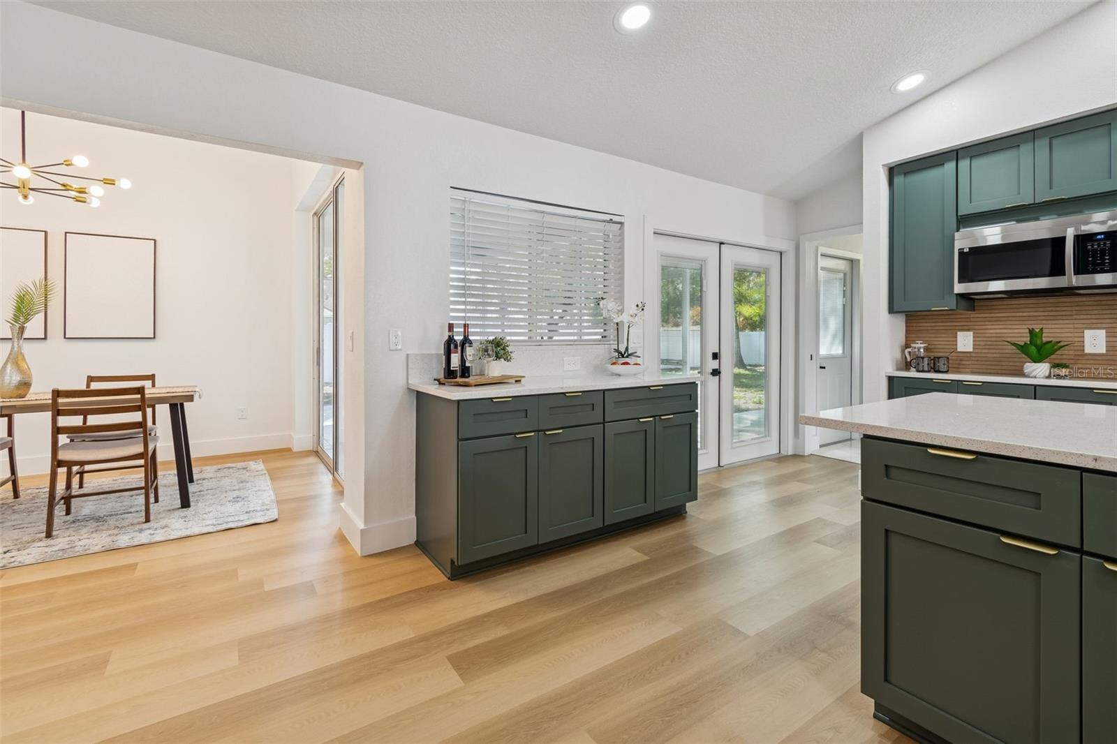 Image 31 of 98 For 8443 Ridgebrook Circle