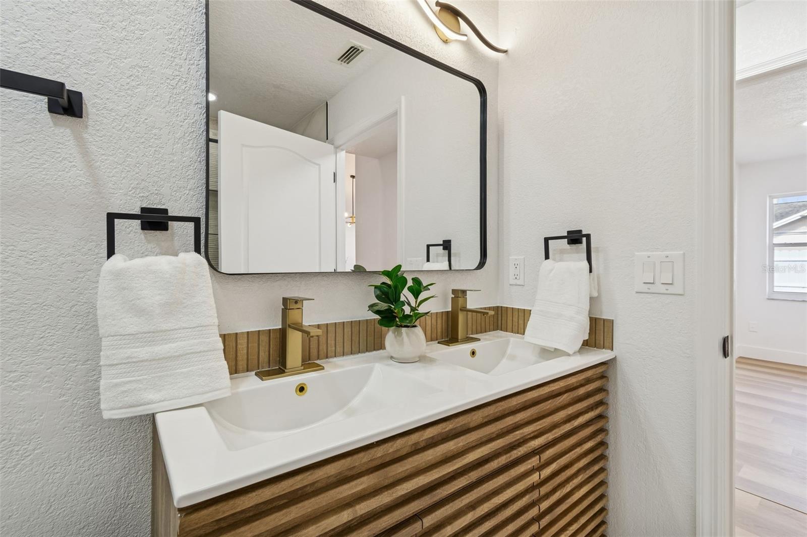 Image 41 of 98 For 8443 Ridgebrook Circle