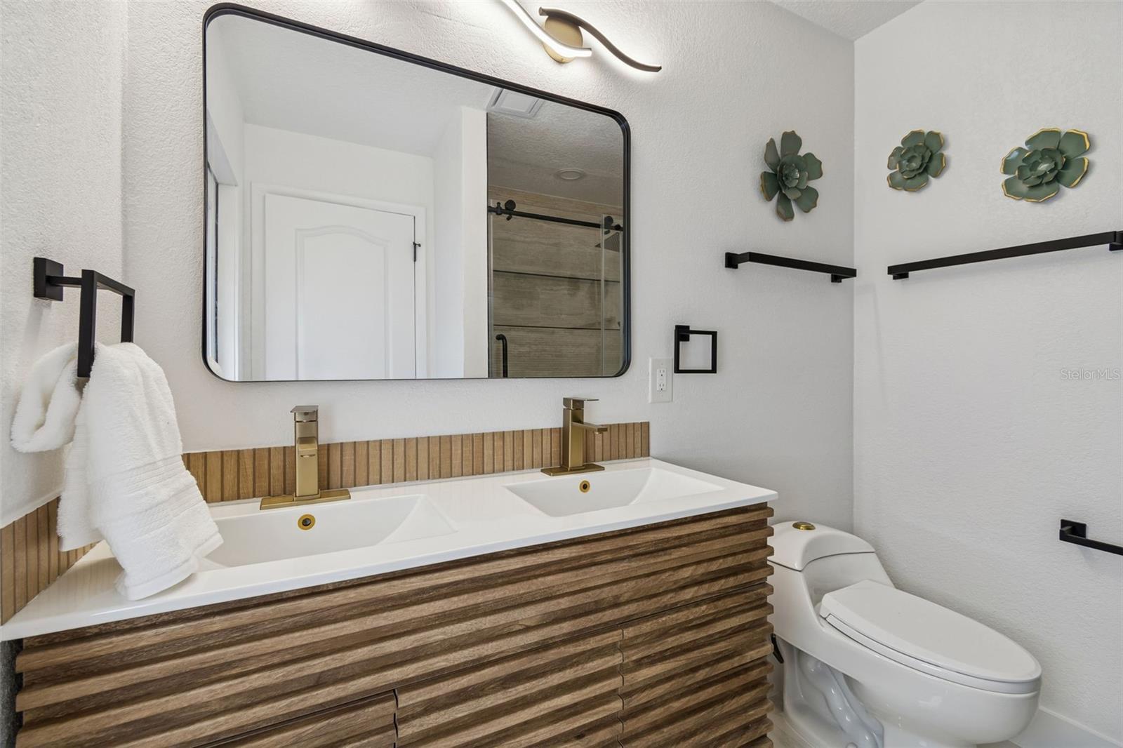 Image 65 of 98 For 8443 Ridgebrook Circle