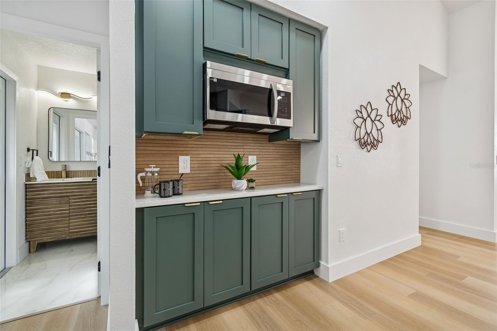 Image 8 of 98 For 8443 Ridgebrook Circle