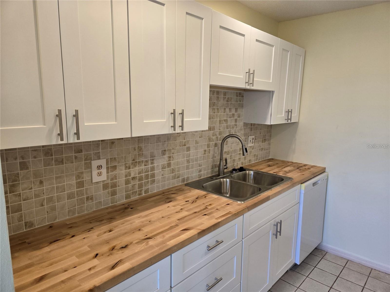 Image 10 of 25 For 908 Hendon Court 129