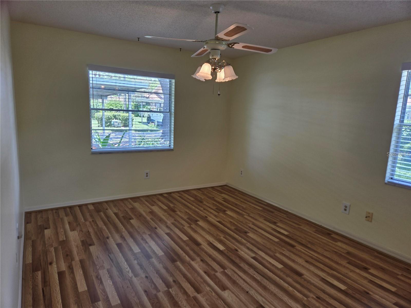 Image 13 of 25 For 908 Hendon Court 129