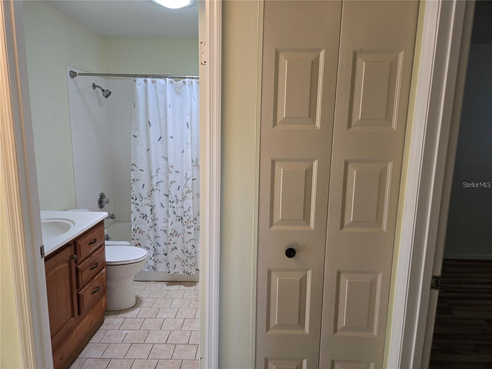 Image 20 of 25 For 908 Hendon Court 129