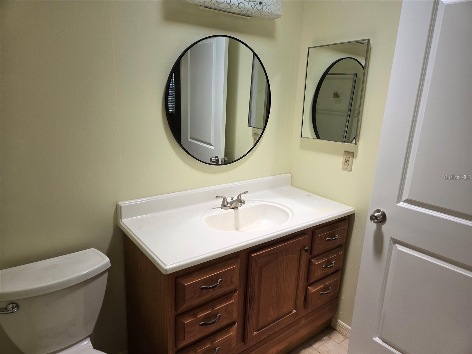 Image 21 of 25 For 908 Hendon Court 129