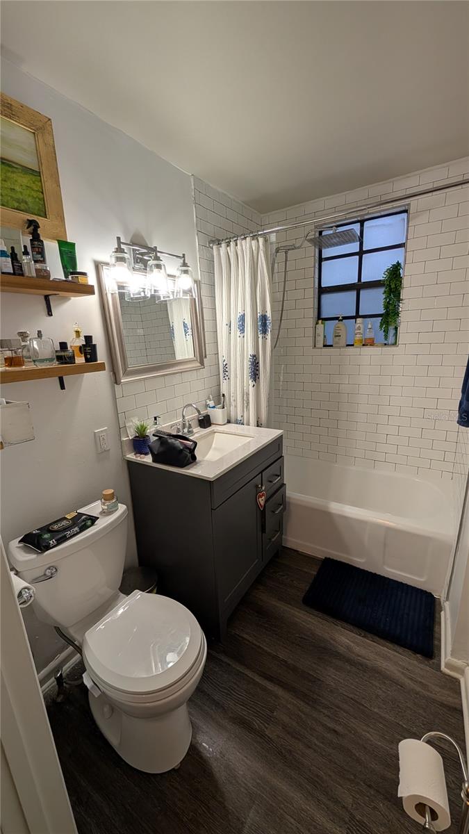 Image 6 of 9 For 1020 Rome Avenue 1607