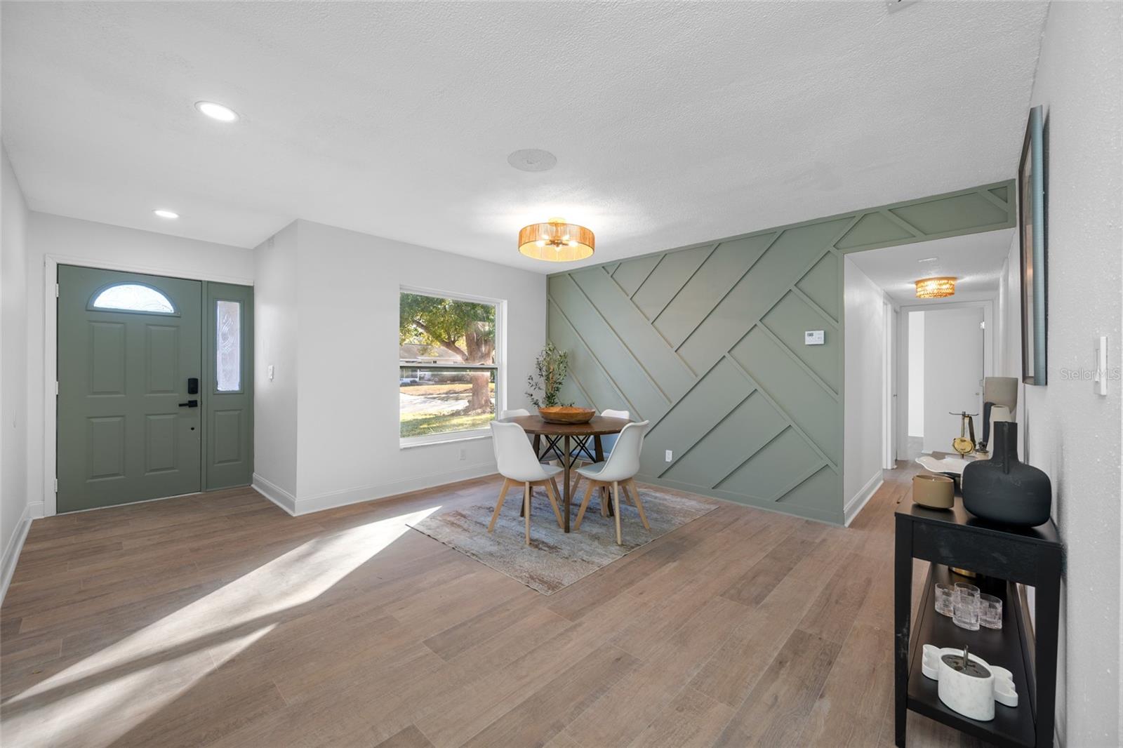 Image 11 of 49 For 1608 Amberlea Drive N