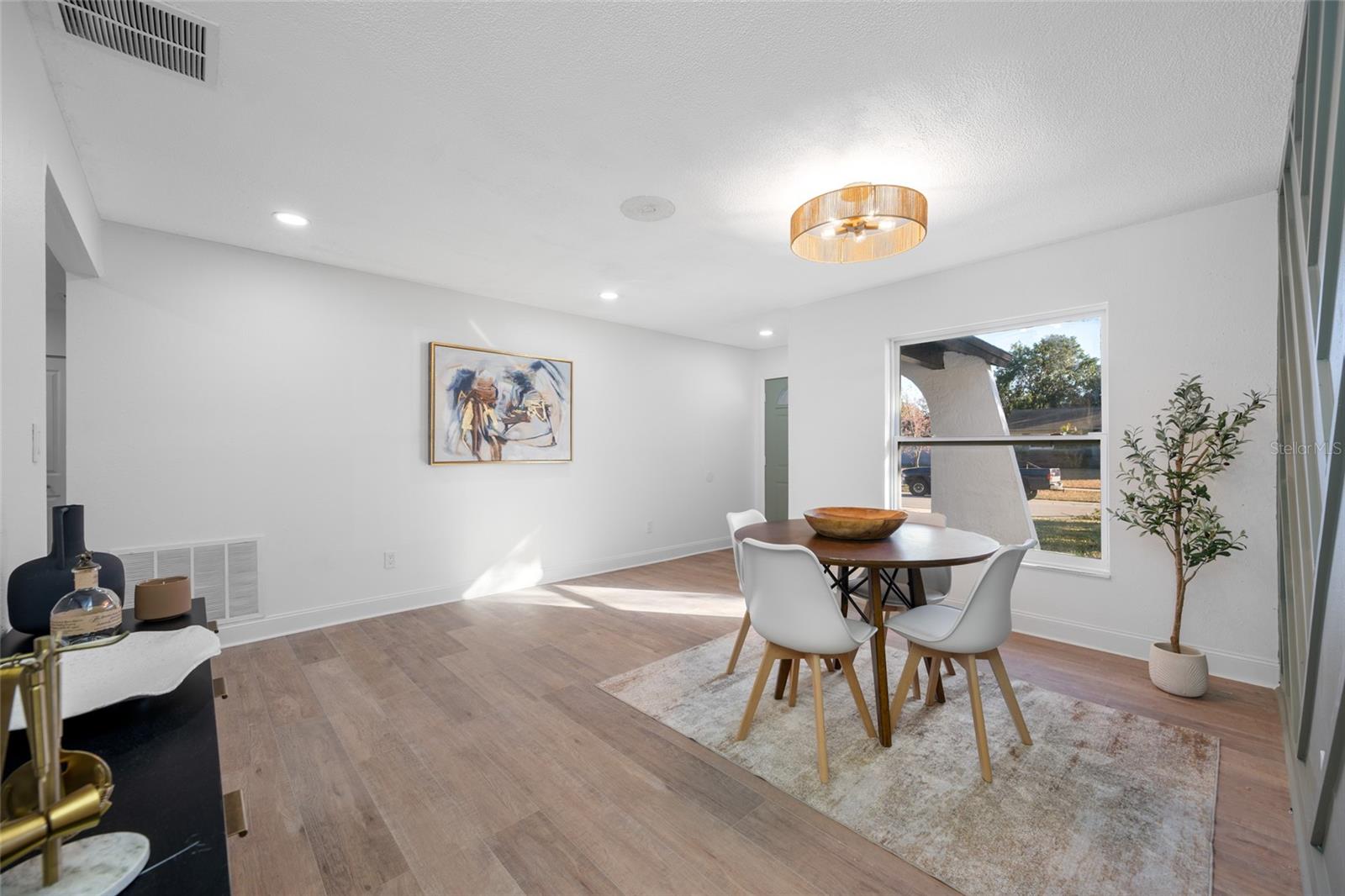 Image 12 of 49 For 1608 Amberlea Drive N