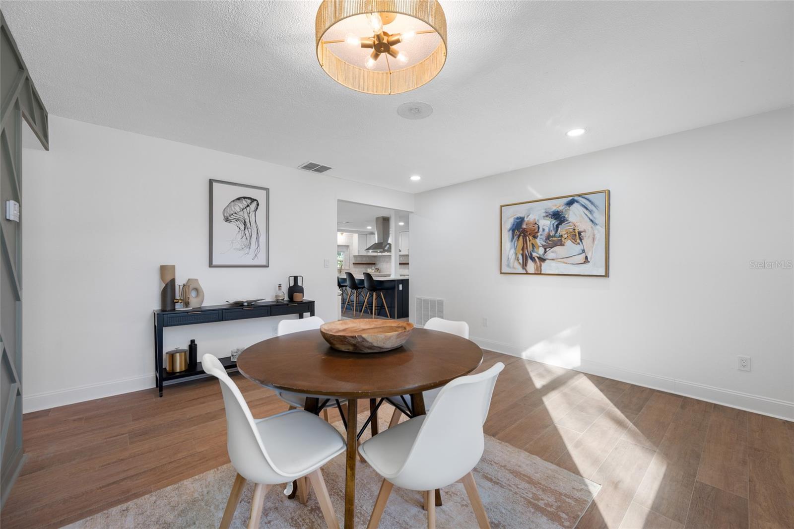 Image 13 of 49 For 1608 Amberlea Drive N