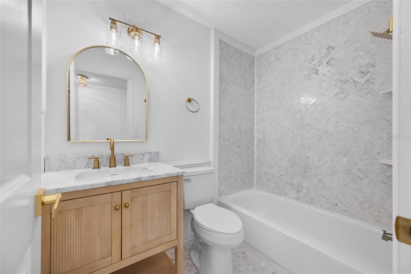 Image 19 of 49 For 1608 Amberlea Drive N