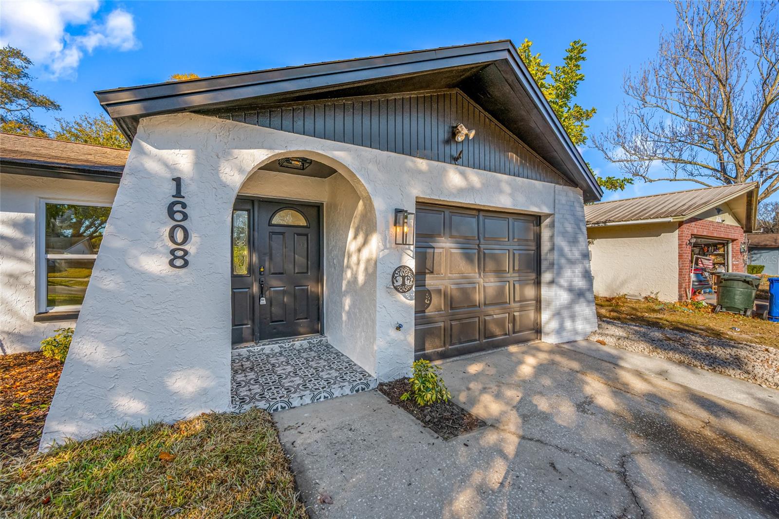 Image 2 of 49 For 1608 Amberlea Drive N