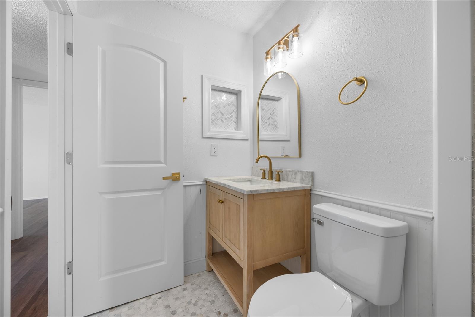 Image 21 of 49 For 1608 Amberlea Drive N