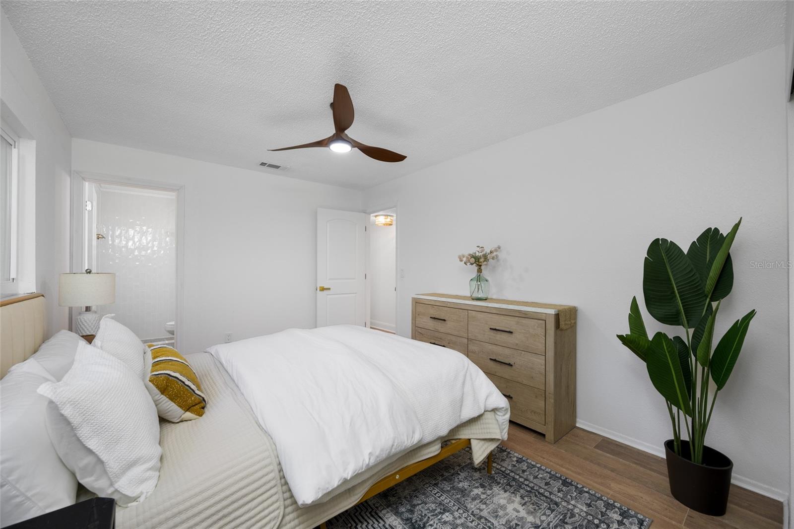 Image 25 of 49 For 1608 Amberlea Drive N