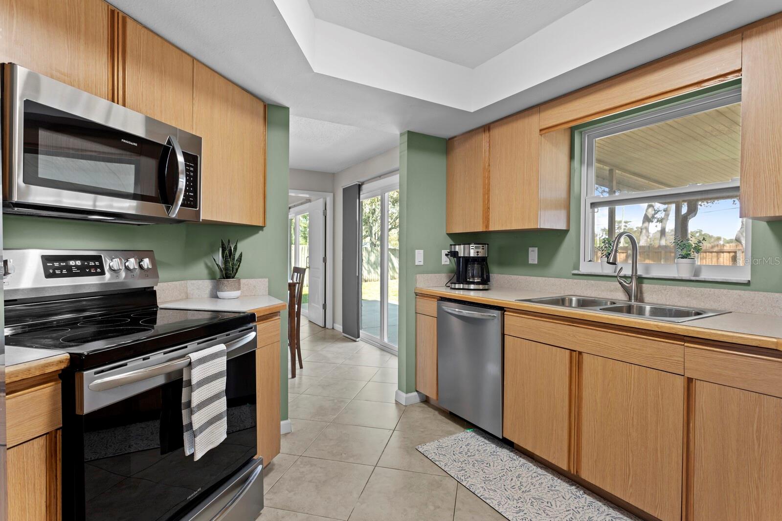 Image 4 of 36 For 6809 Circlecreek Drive