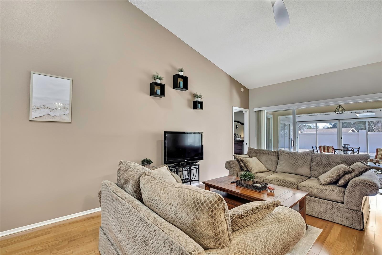 Image 4 of 40 For 1424 Pinewood Hills Court