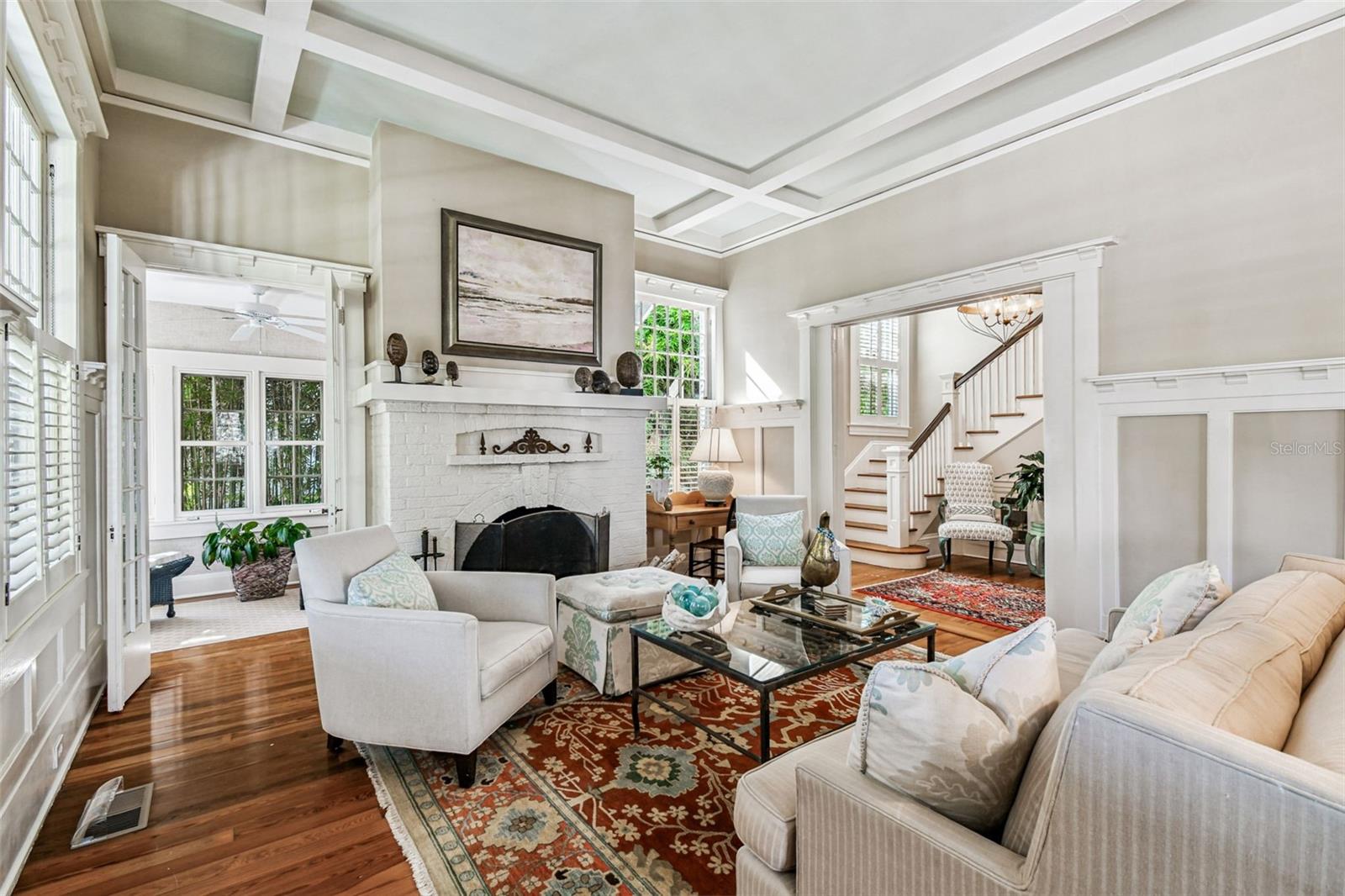 Listing photo id 13 for 901 Delaware Avenue