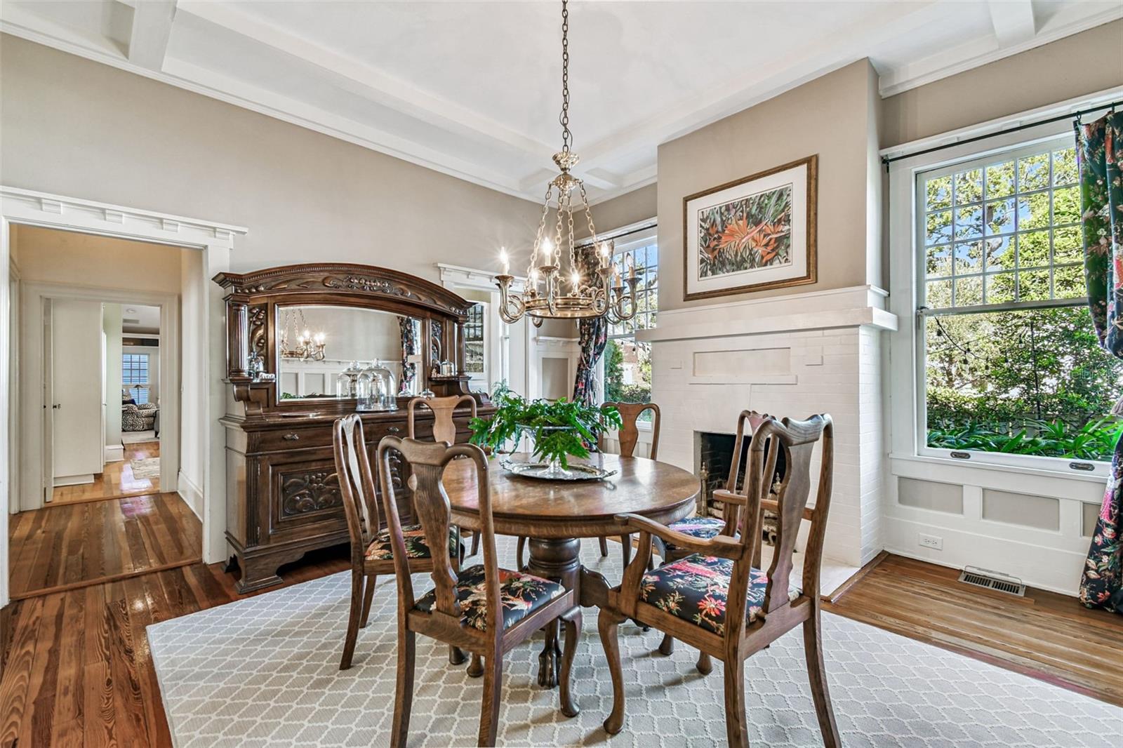 Listing photo id 16 for 901 Delaware Avenue