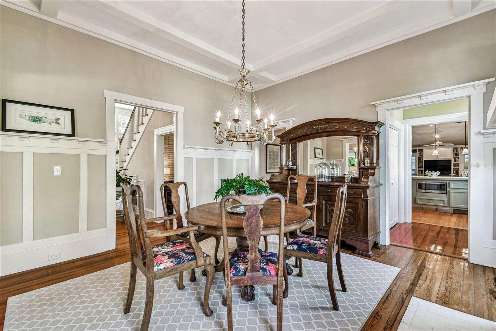 Listing photo id 17 for 901 Delaware Avenue