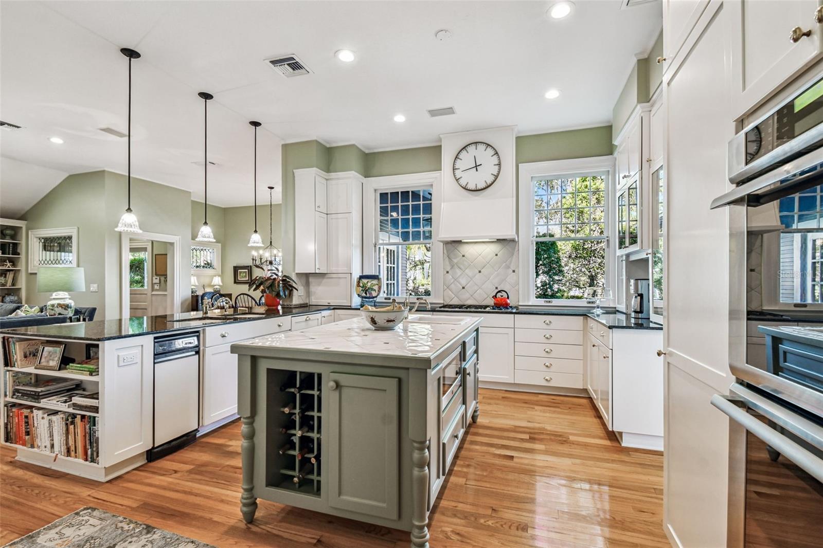 Listing photo id 19 for 901 Delaware Avenue