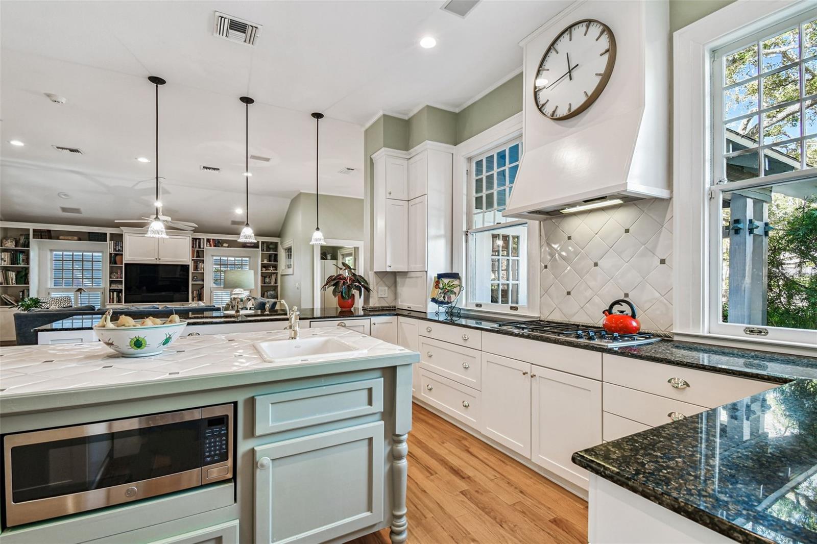 Listing photo id 20 for 901 Delaware Avenue