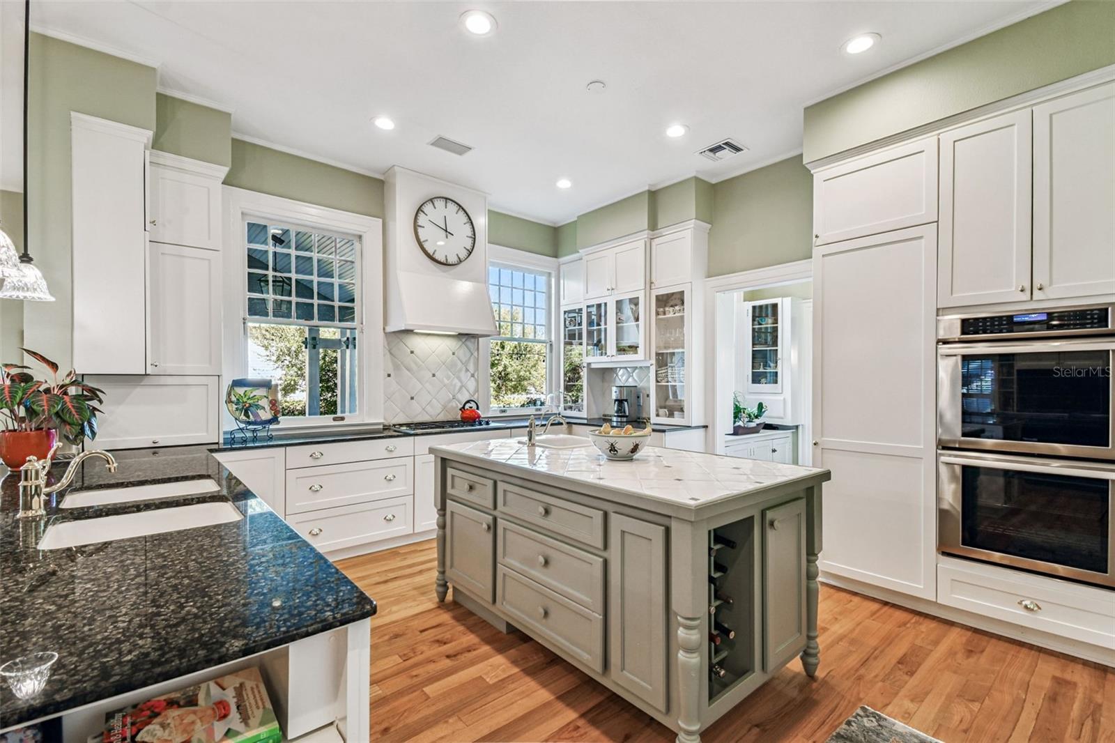 Listing photo id 22 for 901 Delaware Avenue