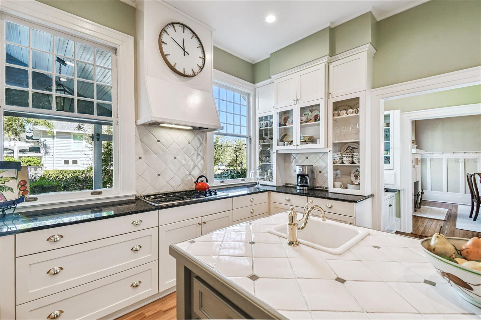 Listing photo id 23 for 901 Delaware Avenue