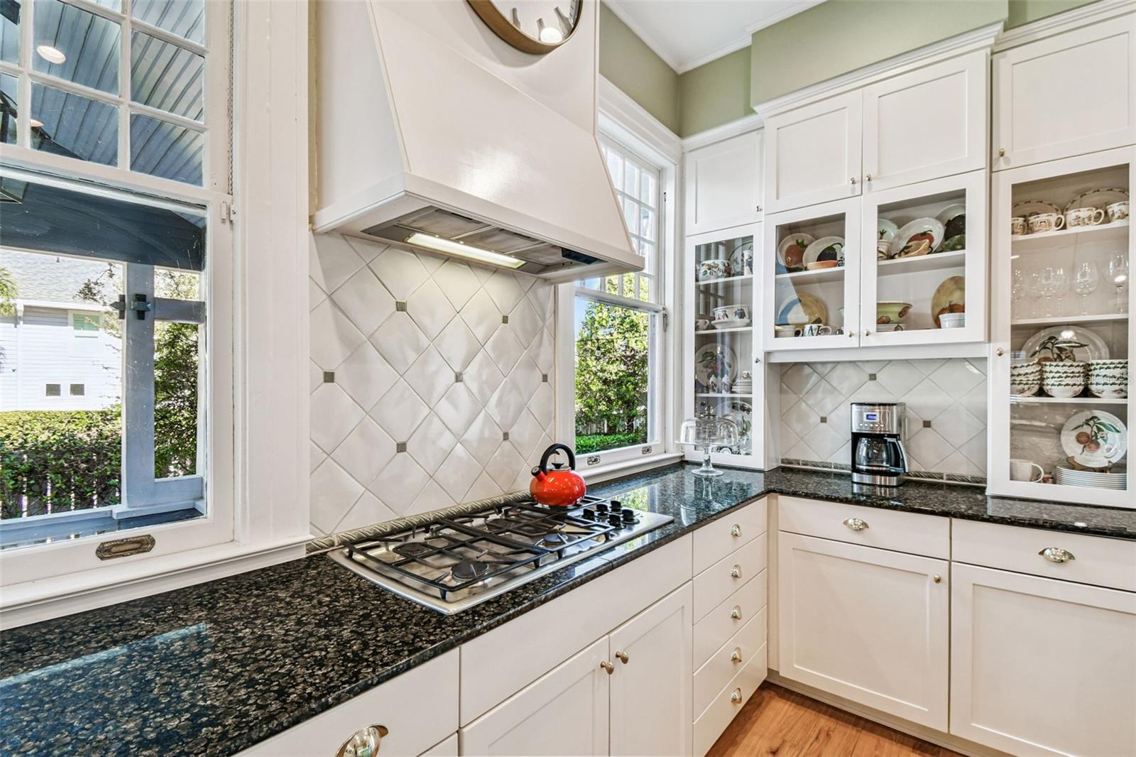 Listing photo id 24 for 901 Delaware Avenue