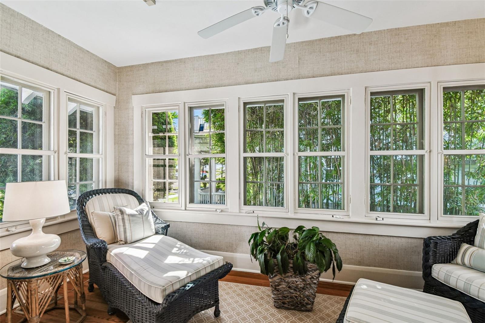 Listing photo id 2 for 901 Delaware Avenue