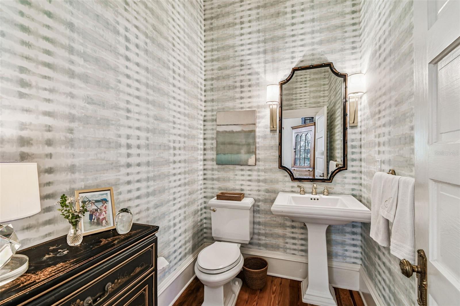 Listing photo id 39 for 901 Delaware Avenue