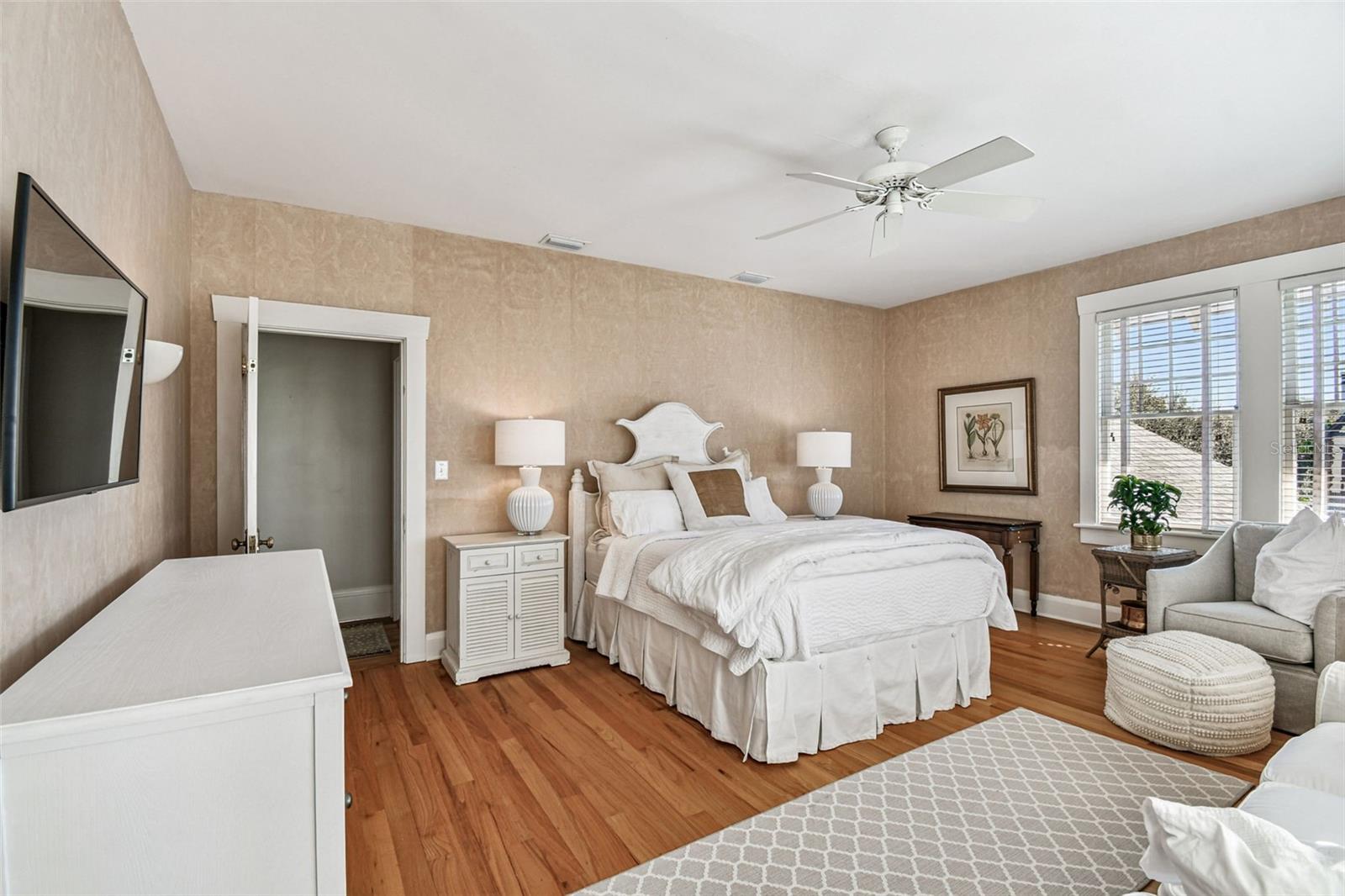 Listing photo id 45 for 901 Delaware Avenue