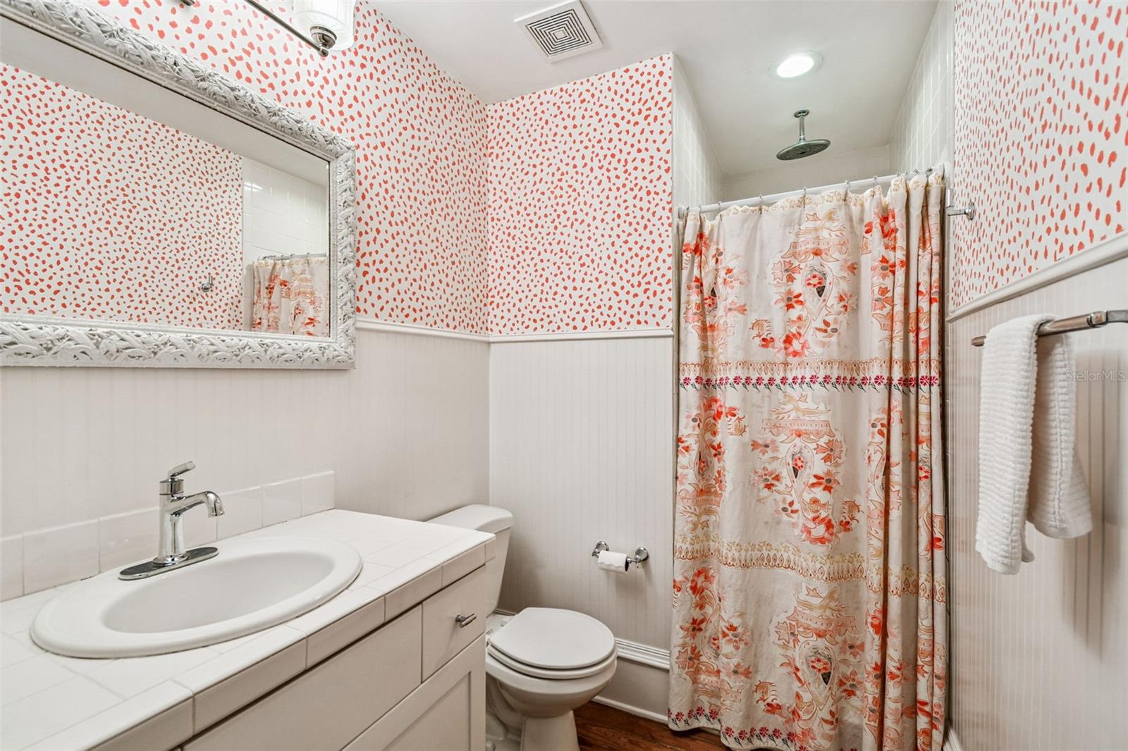 Listing photo id 46 for 901 Delaware Avenue