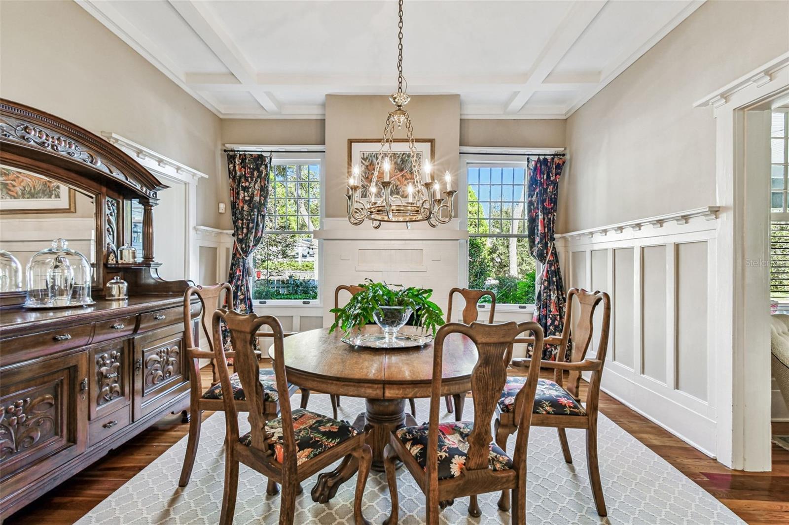 Listing photo id 3 for 901 Delaware Avenue