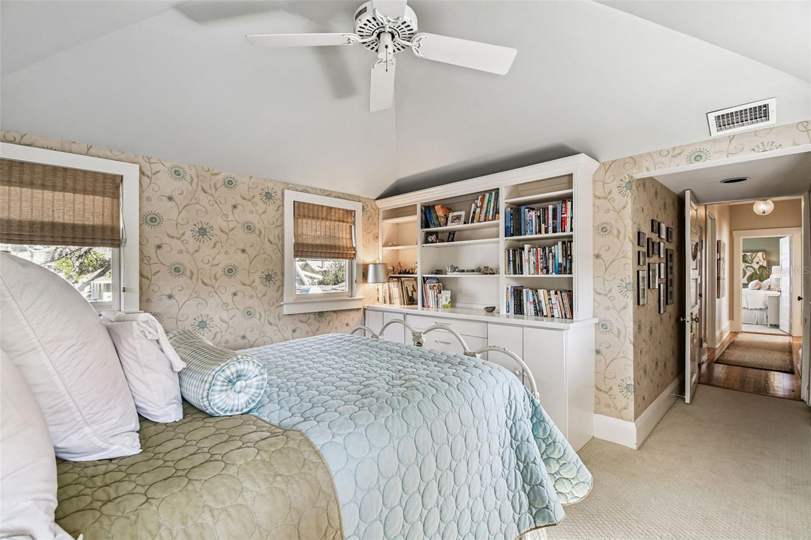 Listing photo id 50 for 901 Delaware Avenue