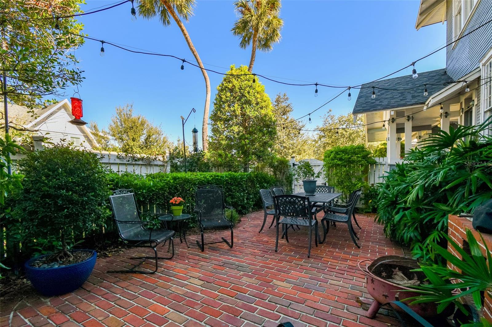 Listing photo id 52 for 901 Delaware Avenue