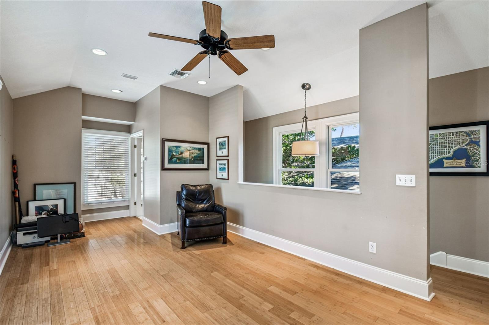 Listing photo id 57 for 901 Delaware Avenue