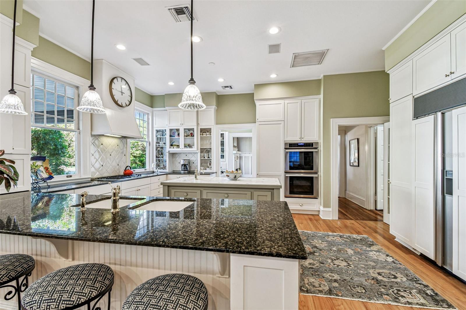 Listing photo id 4 for 901 Delaware Avenue