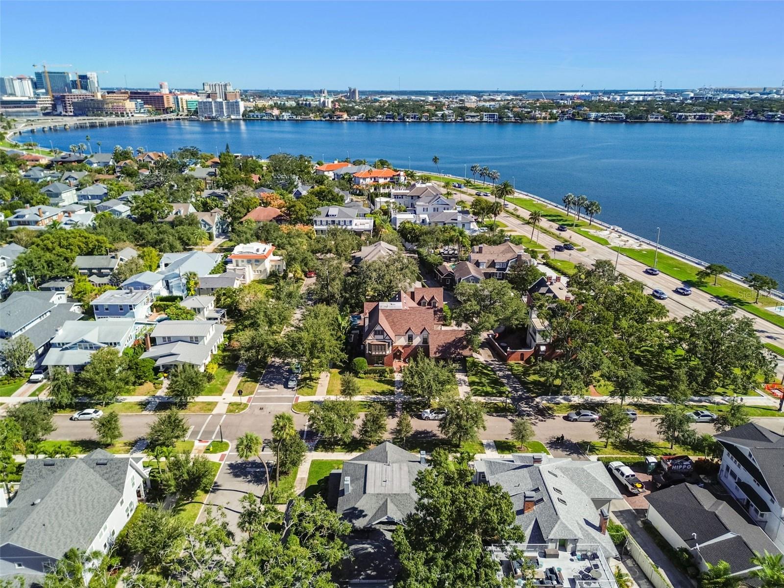 Listing photo id 64 for 901 Delaware Avenue