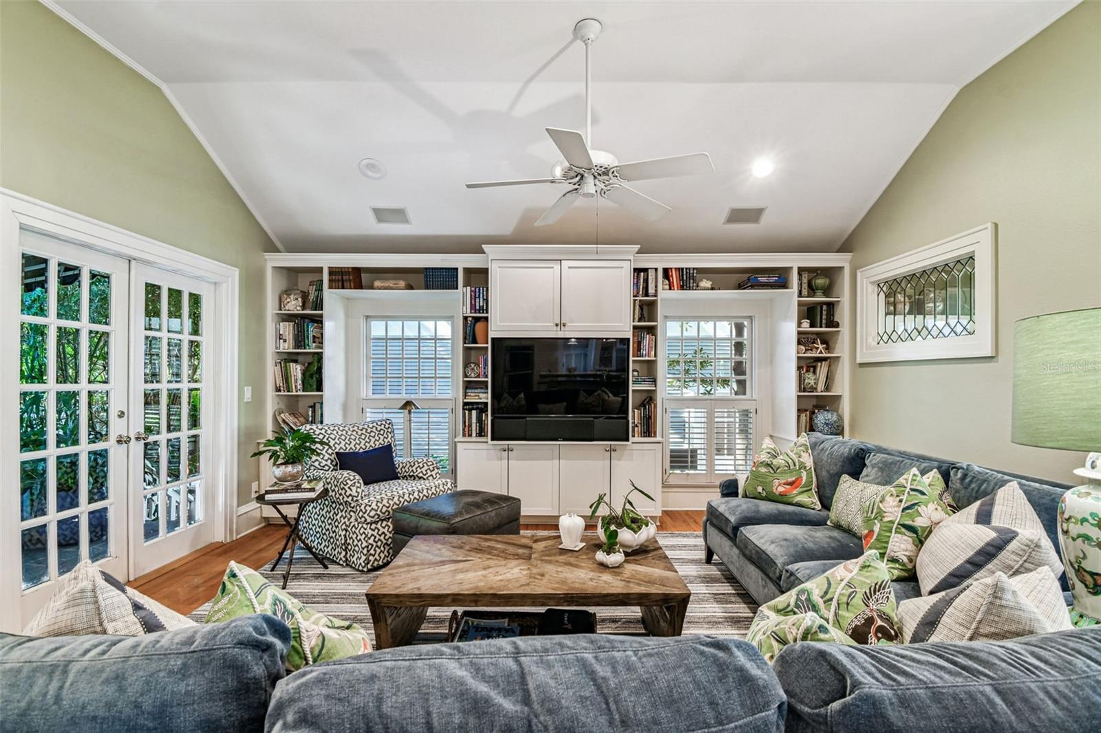 Listing photo id 5 for 901 Delaware Avenue