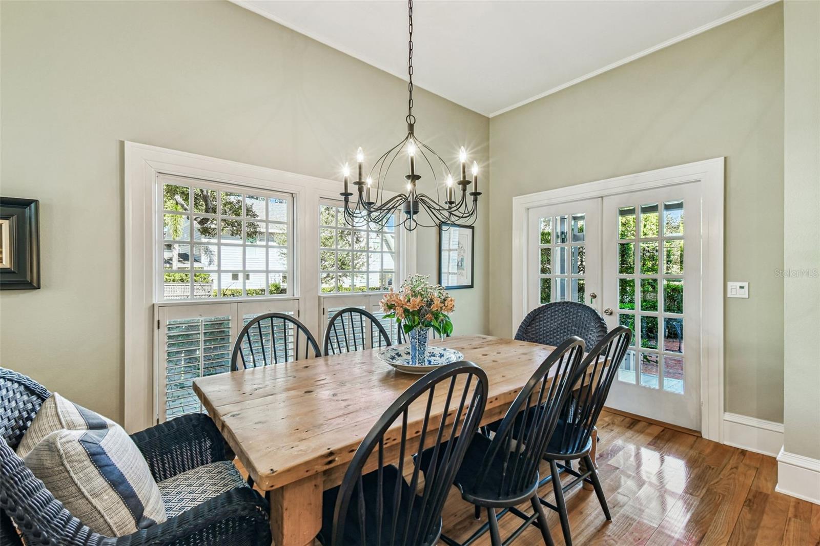 Listing photo id 6 for 901 Delaware Avenue