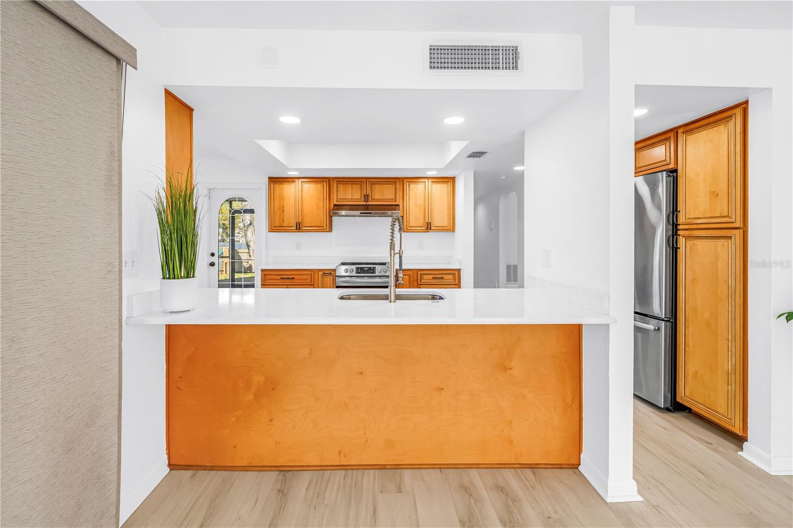 Listing photo id 9 for 2789 Valencia Lane W